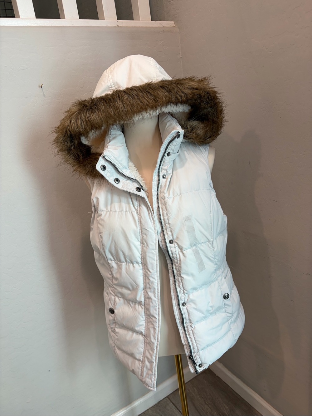 GreenTea White Hooded Puffer Vest with Brown Faux Fur Trim
